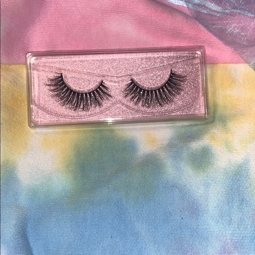 (1 left) HP⭐️Barbie💄 false eyelashes - Picture 4 of 7